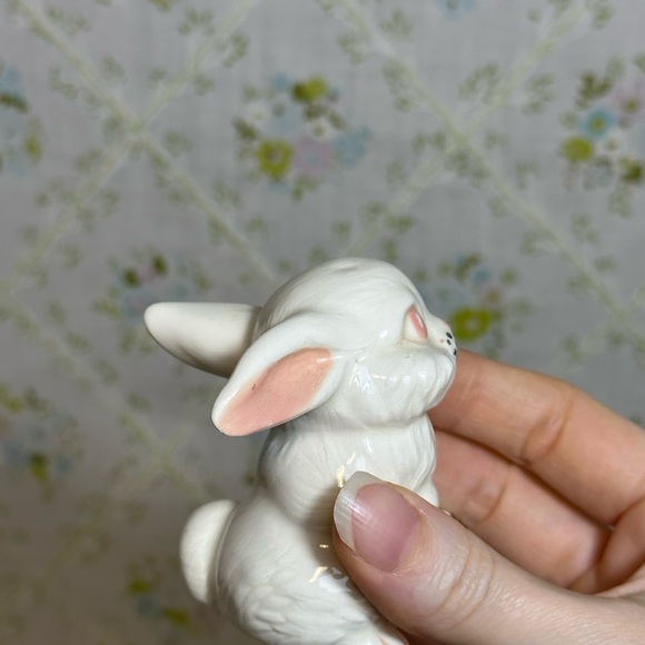 Adorable Vintage Bunny Rabbit Figurine - Picture 8 of 11